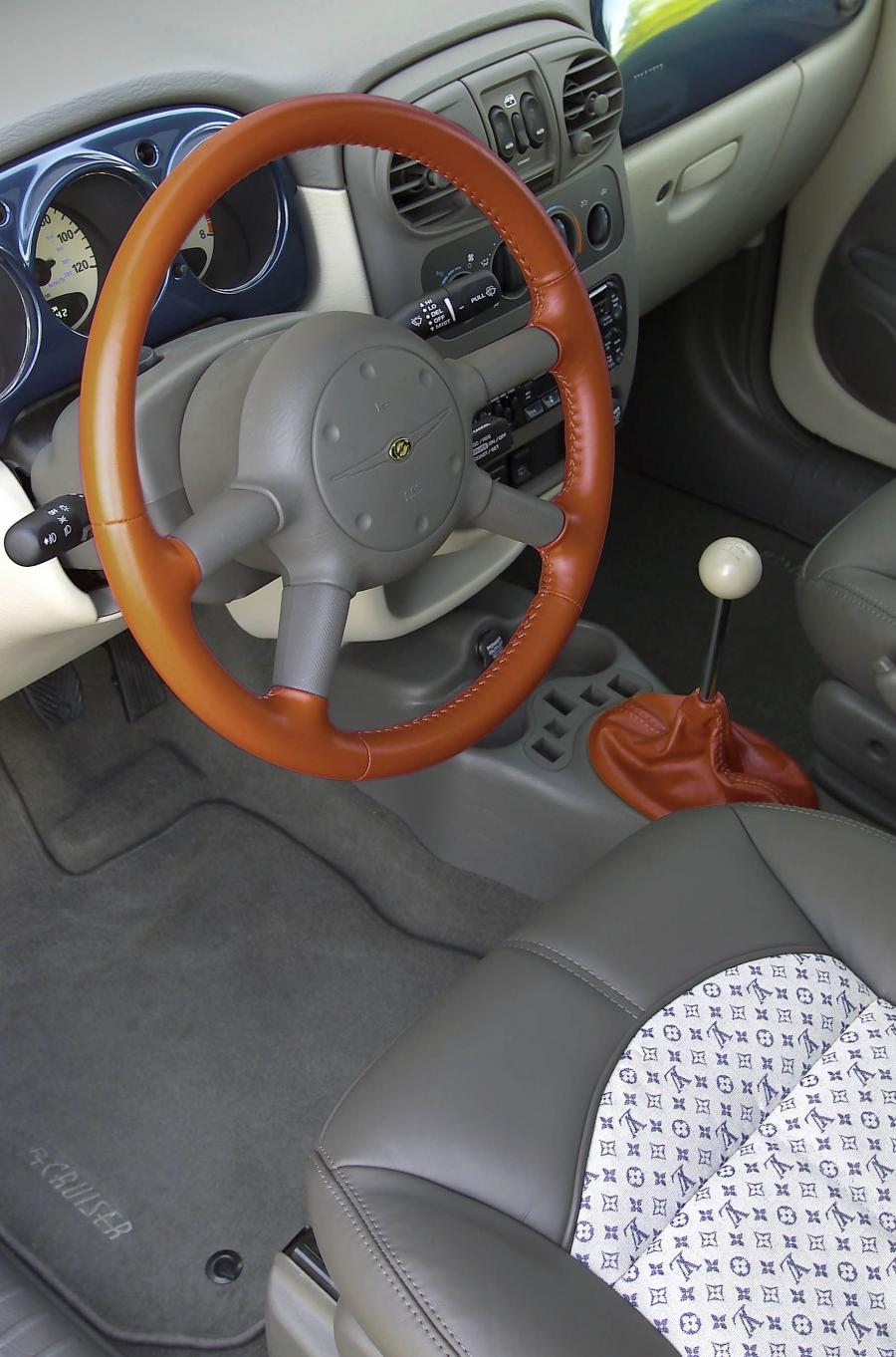 Интерьер Chrysler PT Cruiser 2001 года  (фото 11 из 141)
